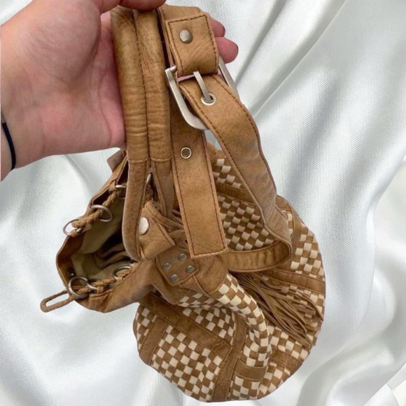 Urban Outfitters checkered bucket bag - Picture 3 of 4